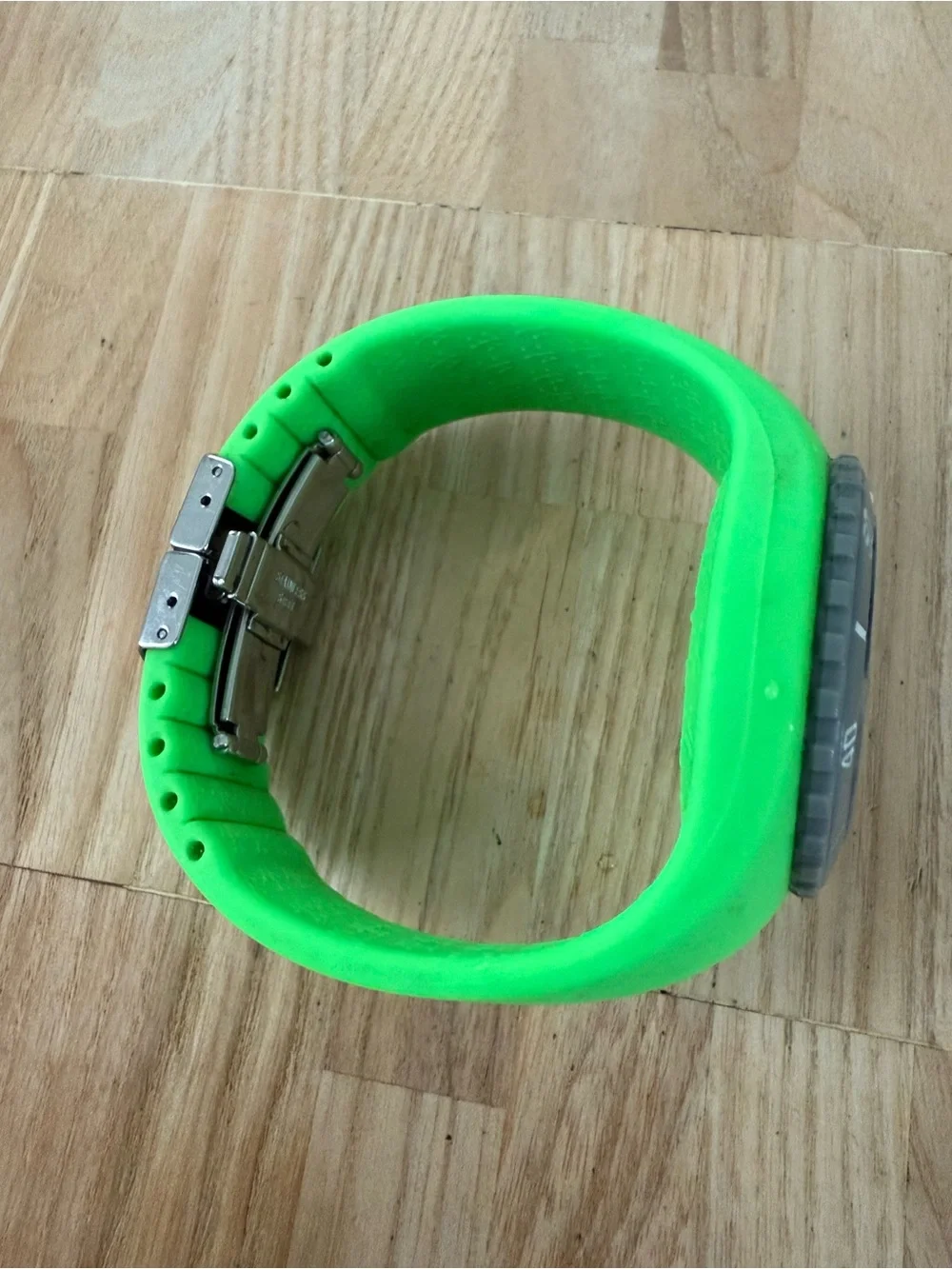 Toy watch jelly green silicone sporty watch NEW BATTERY